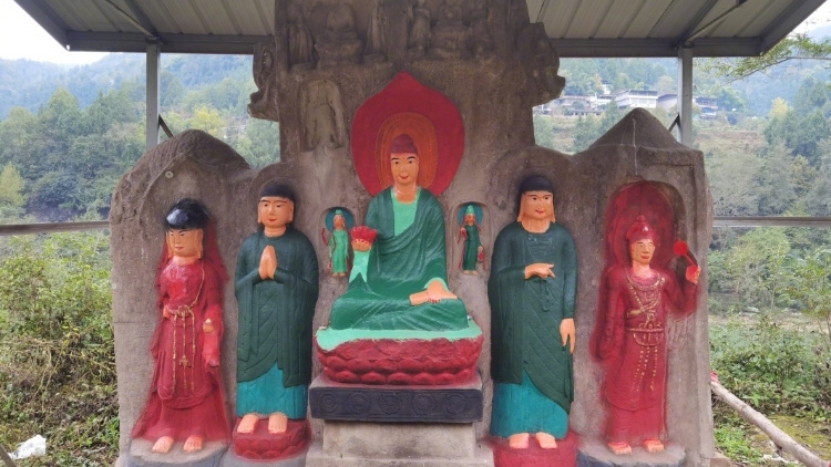 四川通報(bào)摩崖造像被塗色：係為「穿衣還願(yuàn)」塗色，正評(píng)估價(jià)值和損失