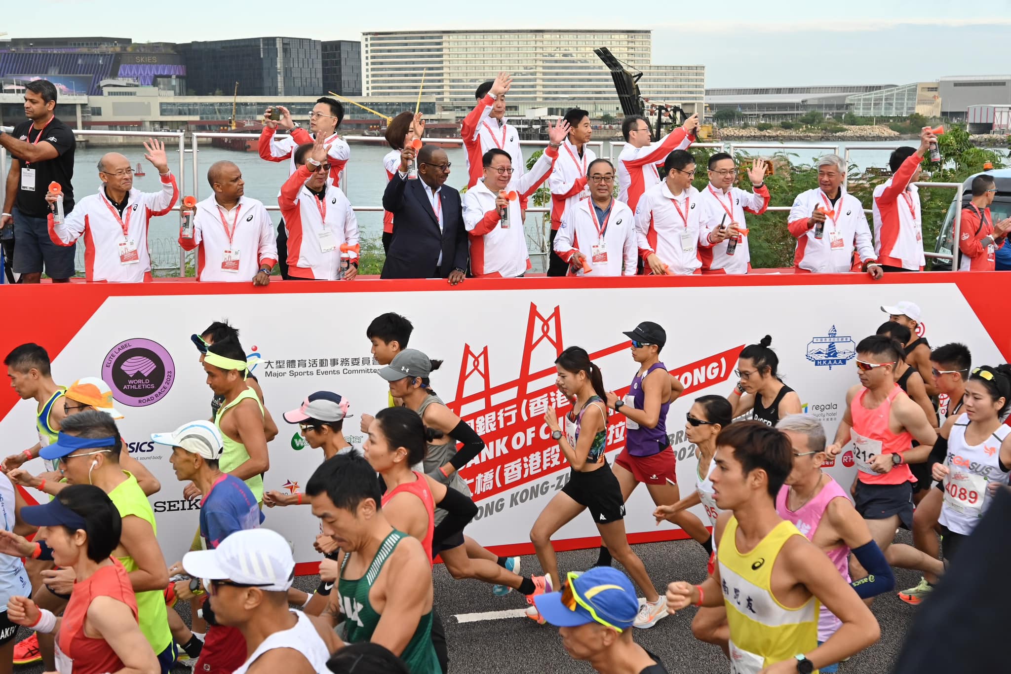 陳國(guó)基：港珠澳大橋半馬、區(qū)選投票同創(chuàng)「第一」