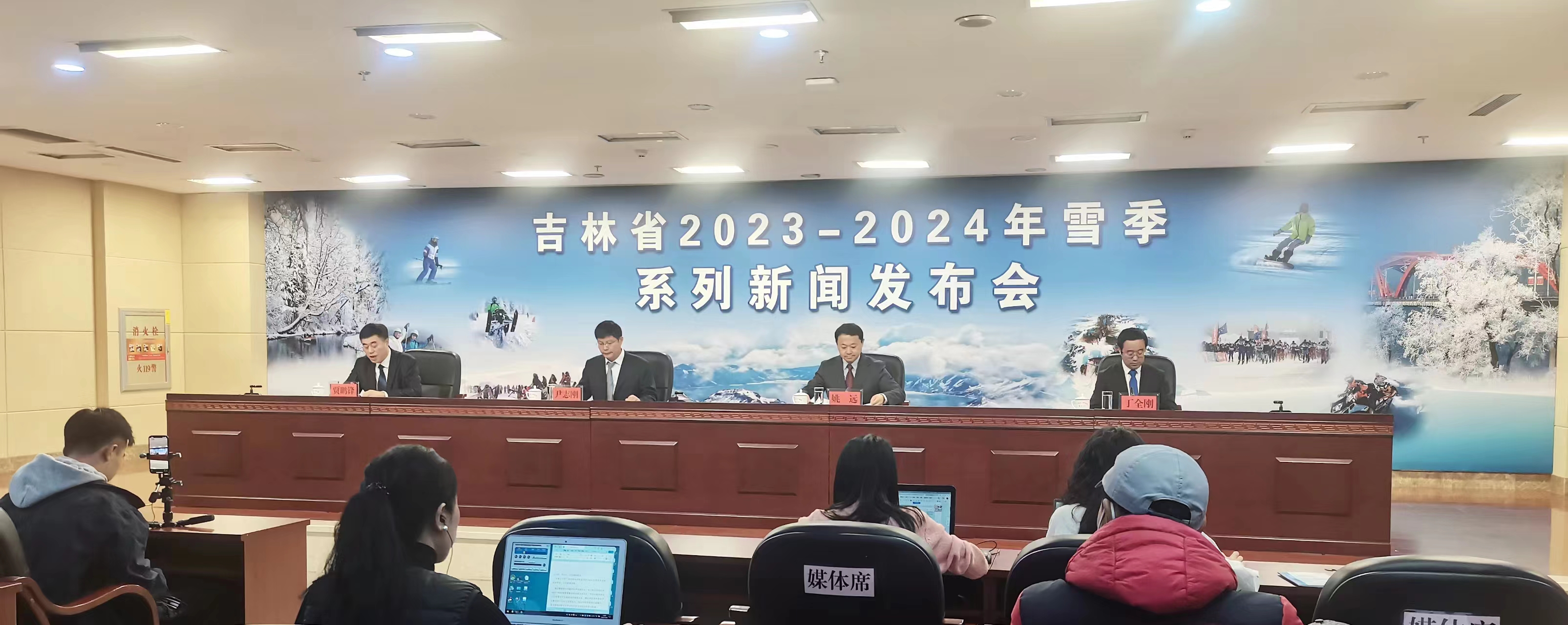 8家滑雪場同步發(fā)力 接待力超百萬人次 「中國滑雪之鄉(xiāng)」通化變身冰雪產(chǎn)業(yè)示範新城