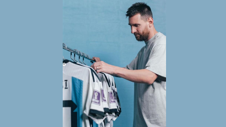 美斯卡塔爾世界盃球衣將被拍賣 估價(jià)超千萬(wàn)美元