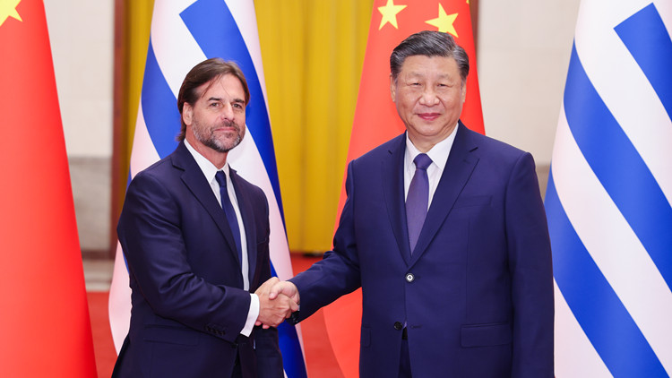 習(xí)近平同烏拉圭總統(tǒng)拉卡列會談