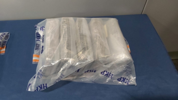 警破葵涌毒品儲(chǔ)存?zhèn)} 拘一男檢880萬元可卡因