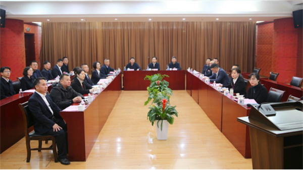 強強聯(lián)手 綿陽機場集團與人才集團簽訂戰(zhàn)略合作協(xié)議