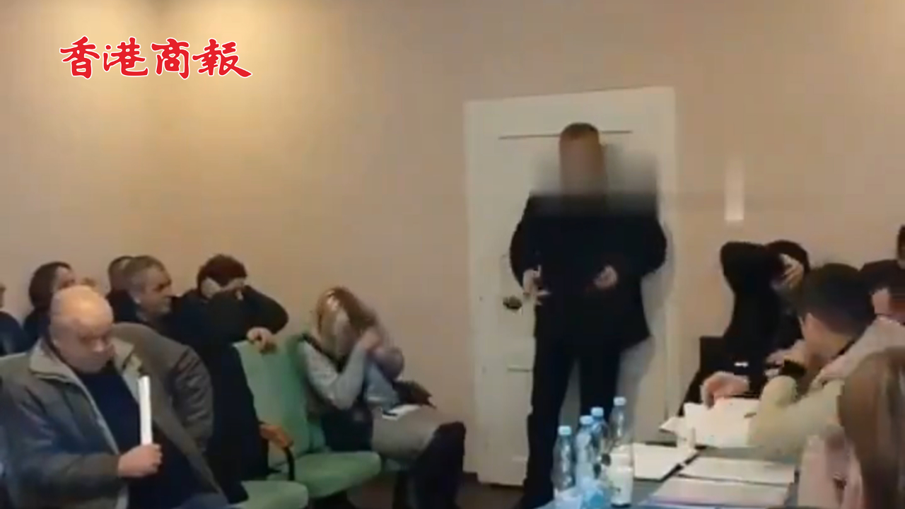 有片丨烏克蘭議員向會(huì)議投擲手榴彈 現(xiàn)場造成26人傷