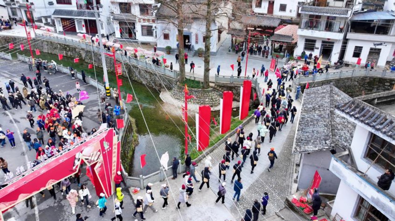 皖徽州區(qū)：重走紅軍路 雲(yún)端瞰茶鄉(xiāng)