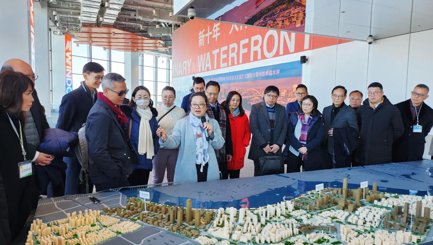 甯漢豪率代表團結(jié)束上?？疾煨谐谭蹈? title=