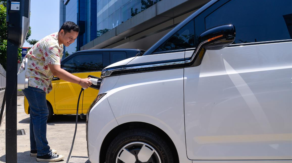 【財經(jīng)點(diǎn)對點(diǎn)——年度展望】新能源車降了一年的價  來年前景如何