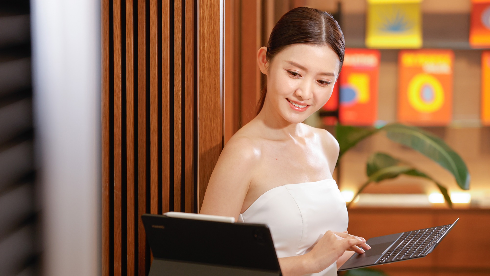 【數(shù)碼】創(chuàng)作主導平板電腦 纖薄機身搭載大屏幕