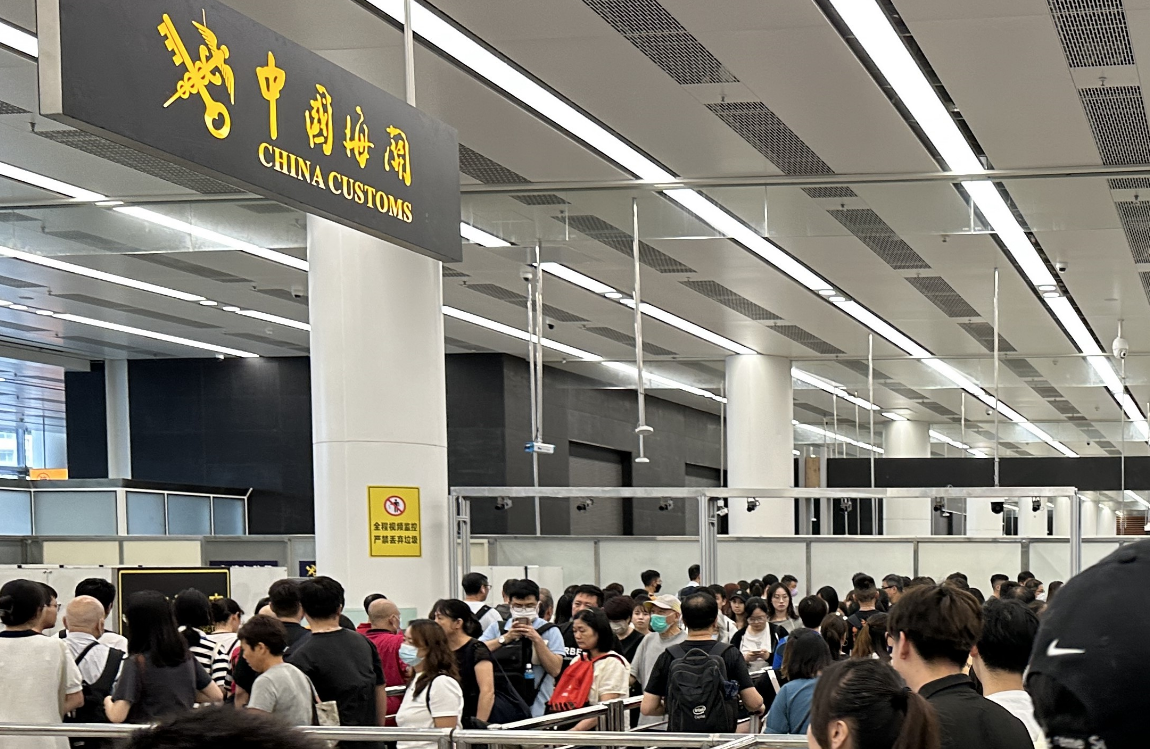 梁振英：兩地交往首要是「通」 支持更多口岸24小時(shí)通關(guān)