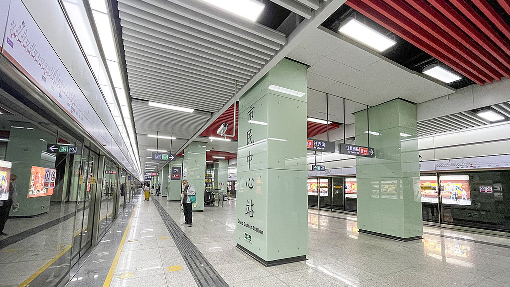 元旦假期深圳福田燈光秀期間，市民中心地鐵站C、D出入口關(guān)閉