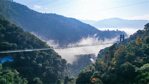 到粵生態(tài)旅遊網(wǎng)紅目的地 元旦假期在古龍峽玩出不一樣的年味