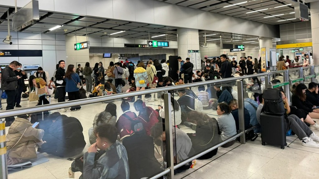 除夕夜大批旅客滯留 運輸署：研優(yōu)化通關安排
