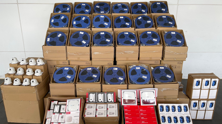 海關(guān)落馬洲管制站檢值150萬(wàn)走私物品 涉案男司機(jī)正協(xié)查