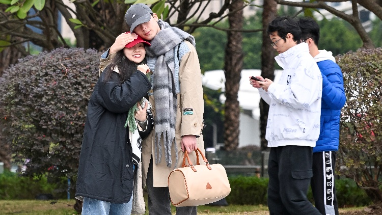 又是陽光加持的一天！下周阿冷又來深圳「打卡」，厚外套別壓箱底了