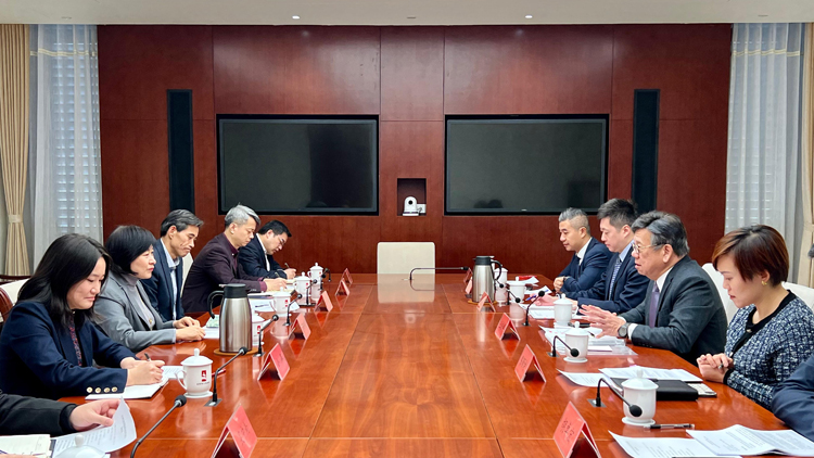 丘應(yīng)樺繼續(xù)訪問北京 指香港將積極擔當內(nèi)地與世界橋樑角色