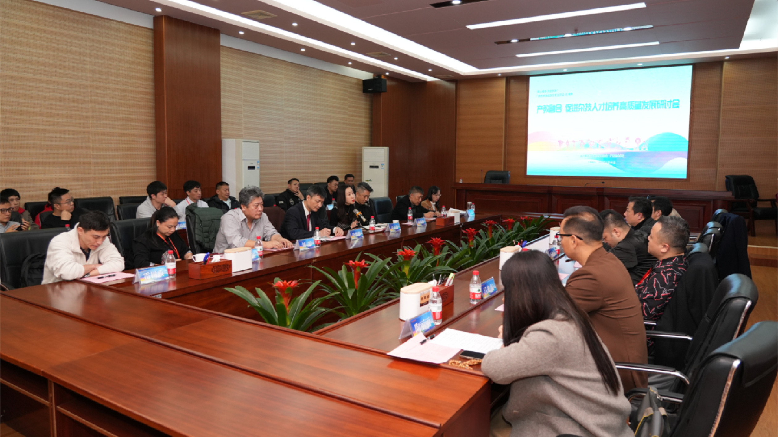 廣西藝術(shù)學(xué)校雜技專業(yè)開(kāi)設(shè)40周年教育教學(xué)經(jīng)驗(yàn)交流在邕舉行