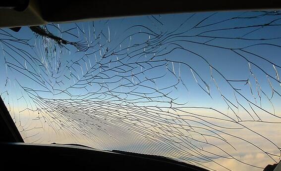 日本一客機飛行中玻璃出現(xiàn)裂痕