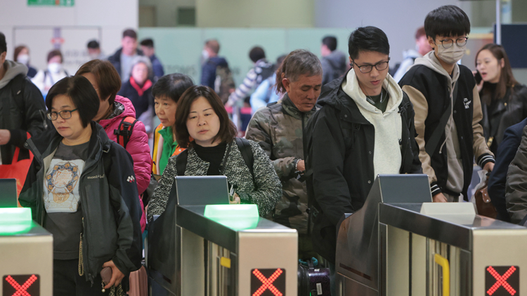 楊潤雄：正與內(nèi)地商討延長陸路口岸運作時間等方案 以有效疏導過境旅客