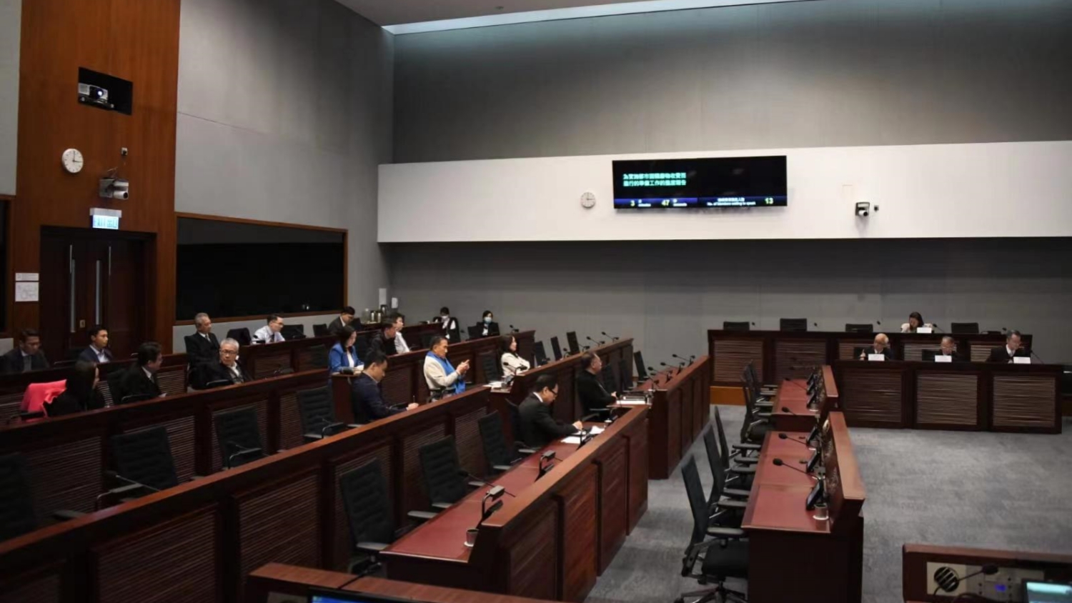 謝展寰到立法會(huì)解說(shuō)闢謠 對(duì)8月全面推行垃圾徵費(fèi)有信心