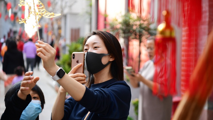 深圳成都聯(lián)手打造跨時空城市春晚 人氣明星加盟年二十九直播