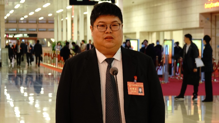 有片∣【廣東兩會】廣東省人大代表張雲(yún)飛：冀打通創(chuàng)新鏈與產(chǎn)業(yè)鏈融合的「最後一公里」