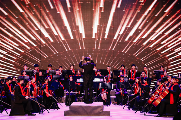 「會(huì)展灣 立潮頭」寶安福海經(jīng)濟(jì)文化展演第三季暨2024新年音樂(lè)會(huì)圓滿舉辦