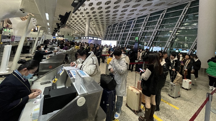 春運(yùn)首日南航在深承運(yùn)旅客超4.8萬人次