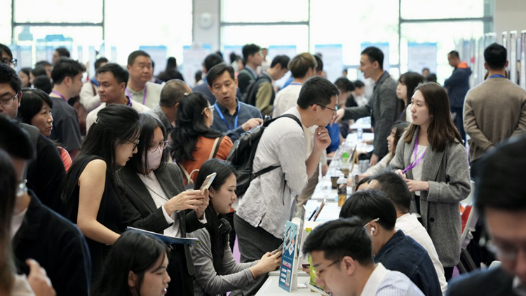 孫玉菡：批出5.1萬(wàn)高才通申請(qǐng) 3.6萬(wàn)人已到港 正調(diào)查申請(qǐng)人工作及生活狀況