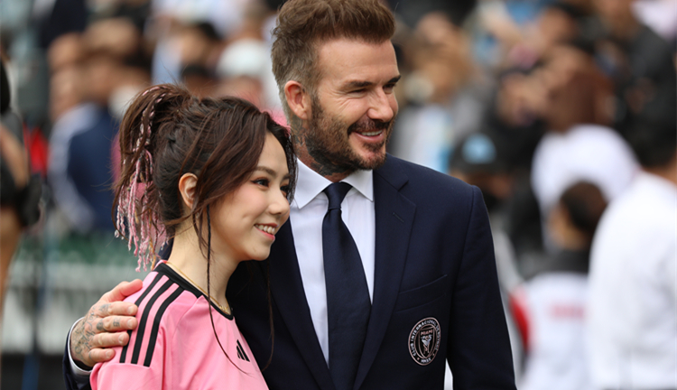 有片 | 夢幻聯(lián)動！賽前鄧紫棋與碧咸合影