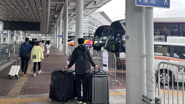 李家超：當局會增加人手及適當調配交通 應對農曆新年過關人流