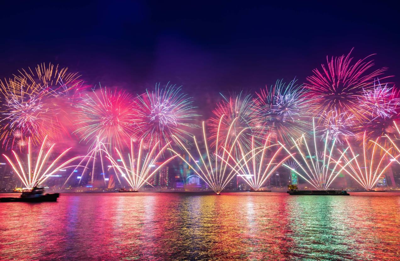 大年初二煙花匯演歷時23分鐘 發(fā)放23888枚煙花彈