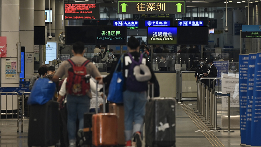 入境處：截至下午4時(shí) 大年初三逾63萬人次出入境