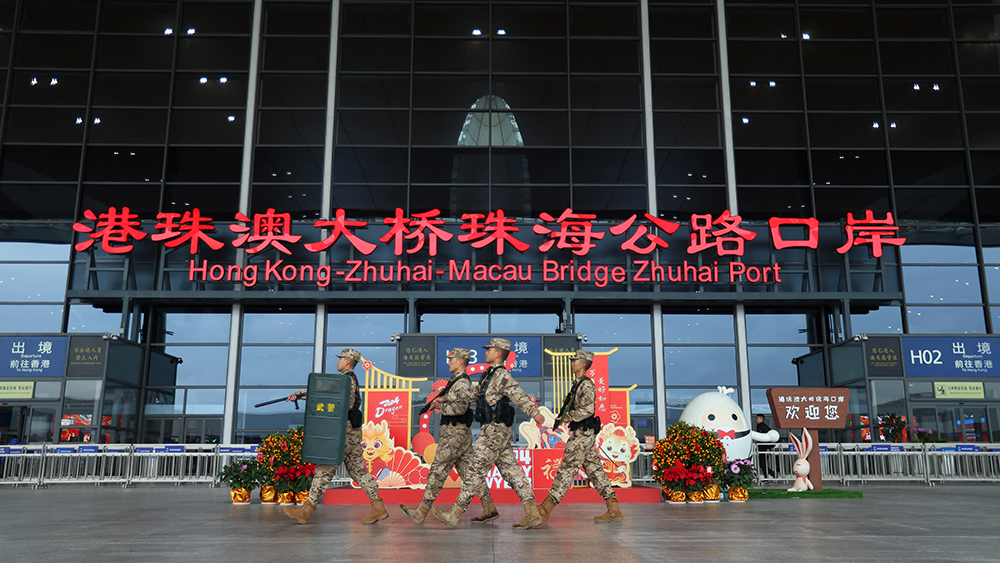 港珠澳大橋珠?？诎短崾荆捍竽瓿跛腻e(cuò)峰出境，避開以下高峰時(shí)段↓