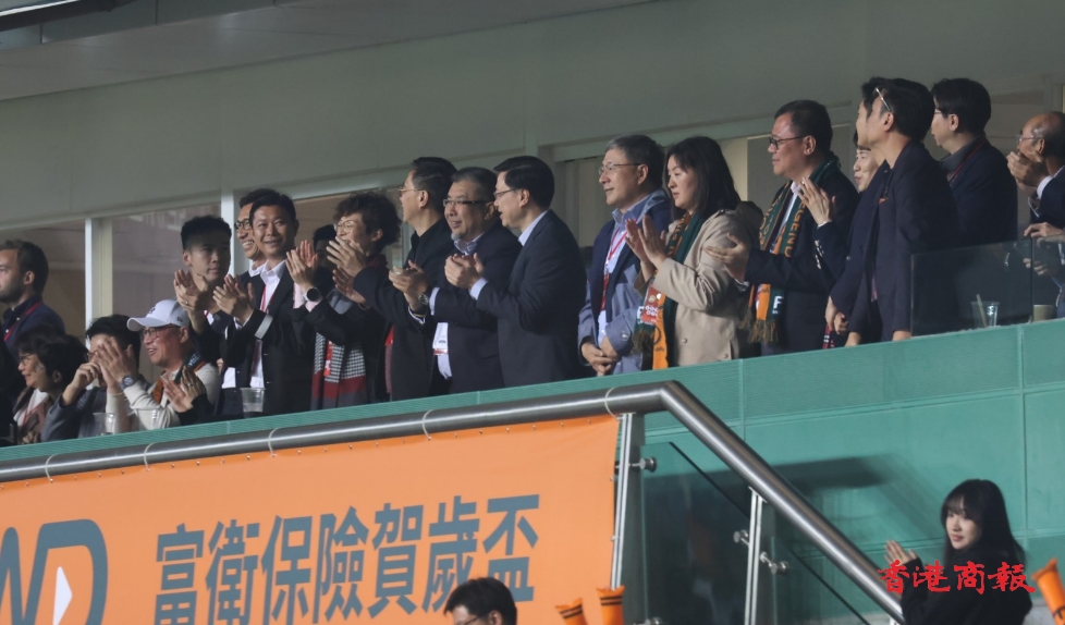有片丨直擊李家超睇波過(guò)程 入球一刻起身拍掌慶祝