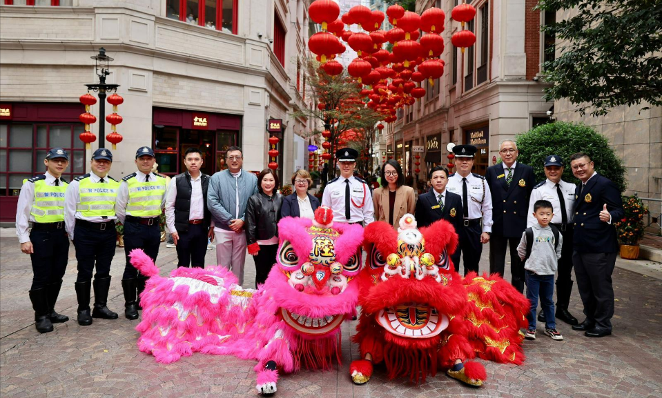 港島總區(qū)醒獅賀新歲 警方宣傳道路安全意識(shí)