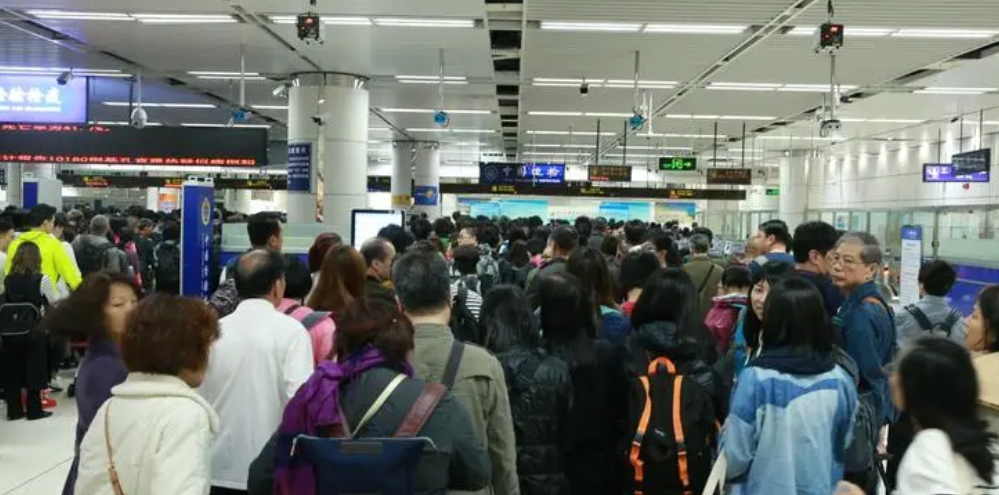 國家移民管理局：春節(jié)假期1351.7萬人次出入境  恢復至2019年同期近九成