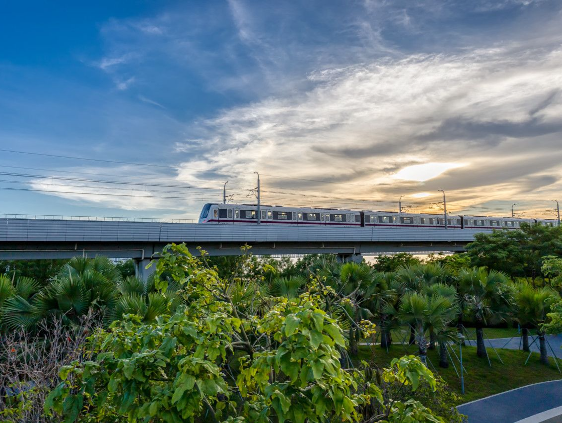 明年通車！深圳地鐵11號(hào)線二期隧道貫通 將實(shí)現(xiàn)東西向主軸快速通達(dá)