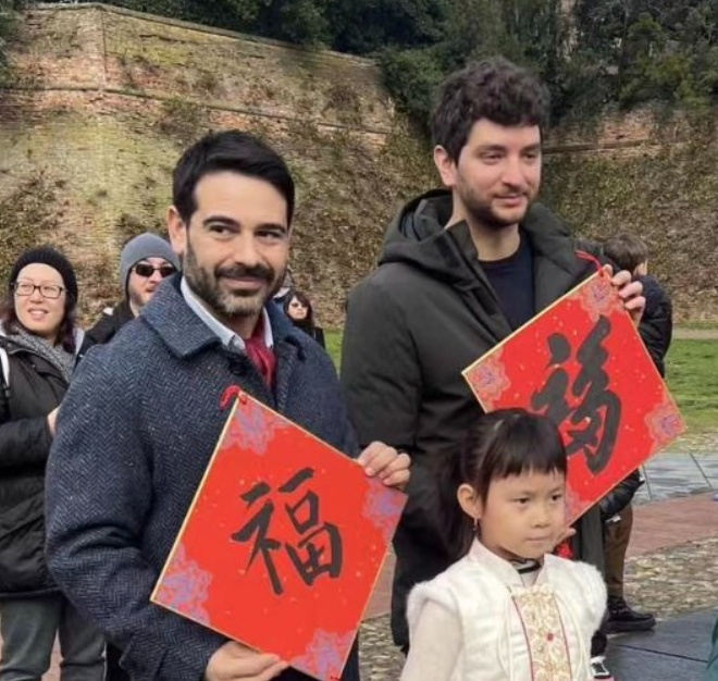 山東泰安學(xué)子書(shū)畫(huà)作品亮相意大利「中國(guó)年」