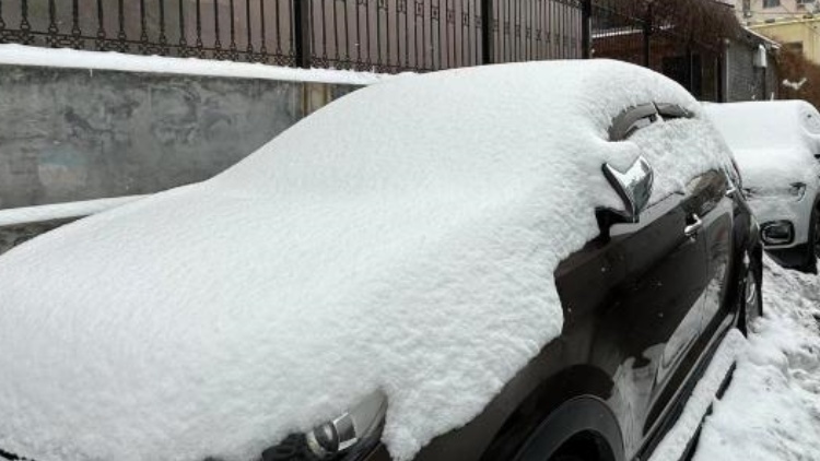 山西局部積雪達18厘米 致高速關(guān)閉航班大面積延誤