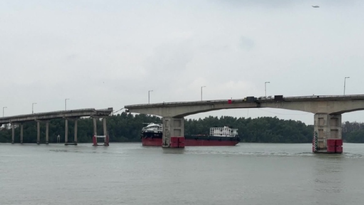 郭永航林濤赴廣州瀝心沙大橋事故現(xiàn)場(chǎng)指揮救援工作