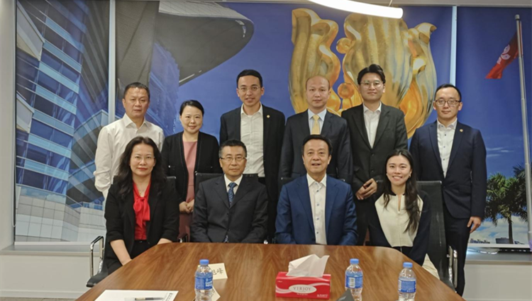 華僑大學(xué)校長吳劍平一行訪問香港大眾集團董事局主席姚志勝  就文化出版產(chǎn)業(yè)進行交流