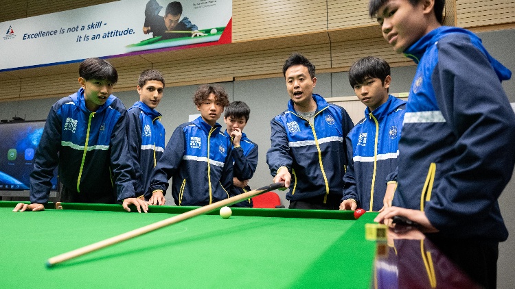 任馬會(huì)足球領(lǐng)袖計(jì)劃導(dǎo)師 傅家俊鼓勵(lì)學(xué)員向夢(mèng)想前進(jìn)