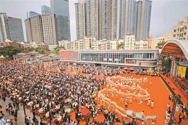 　花燈廟會(huì)、國(guó)潮集市、英歌舞、大盆菜、民俗文化表演……深圳元宵消費(fèi)市場(chǎng)熱活力足人氣旺