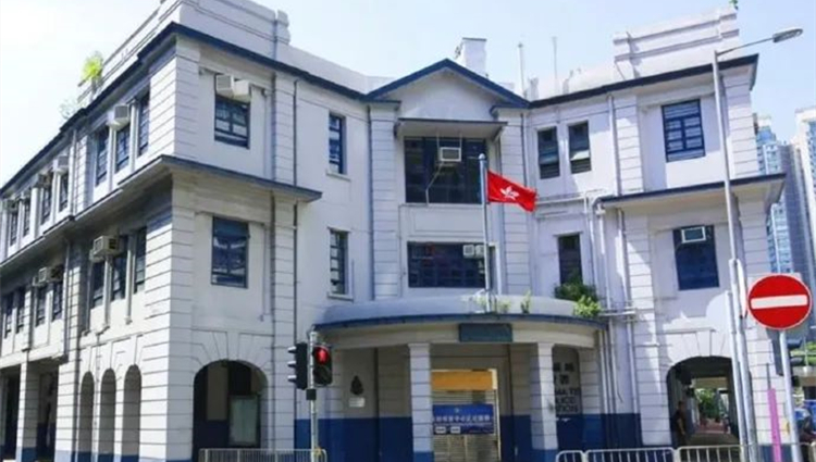 港俾你聽｜人人人我人人人！想拍港風(fēng)照？去香港警署吧！