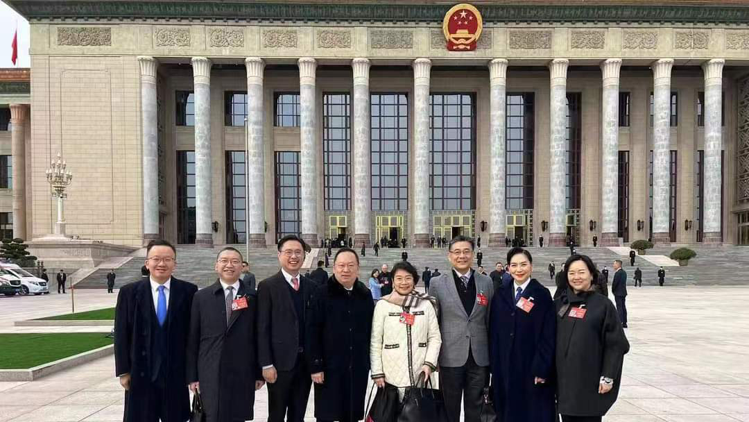 梁美芬：對(duì)參與兩會(huì)感到與有榮焉