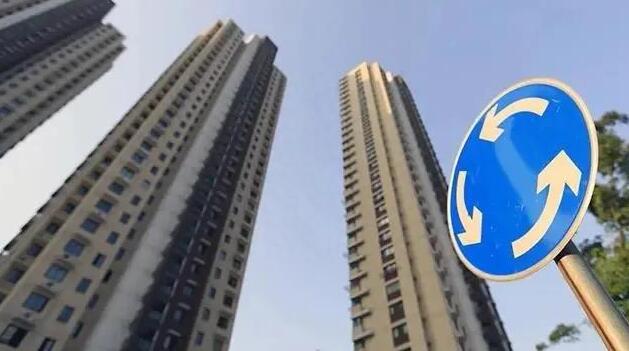 【兩會快評】化解房地產(chǎn)風(fēng)險 標(biāo)本兼治需有「後招」