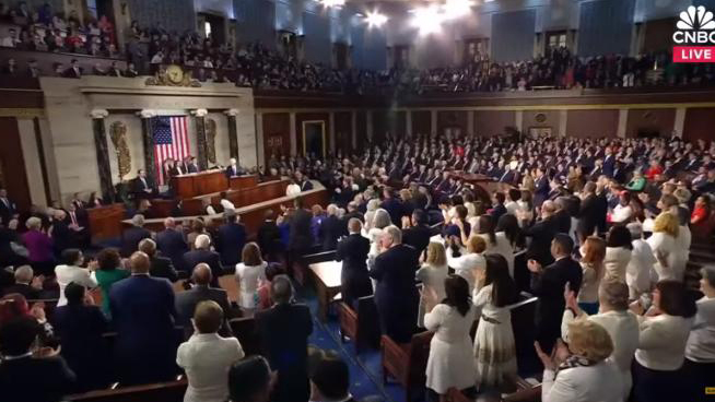 民主黨鼓掌共和黨皺眉！拜登國情諮文兩黨反響「冰火兩重天」