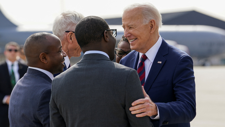 路透民調(diào)：拜登主打特朗普威脅民主 較難打動非裔選民