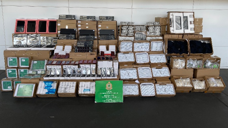 海關(guān)檢價(jià)值180萬(wàn)元走私物 54歲男司機(jī)被捕