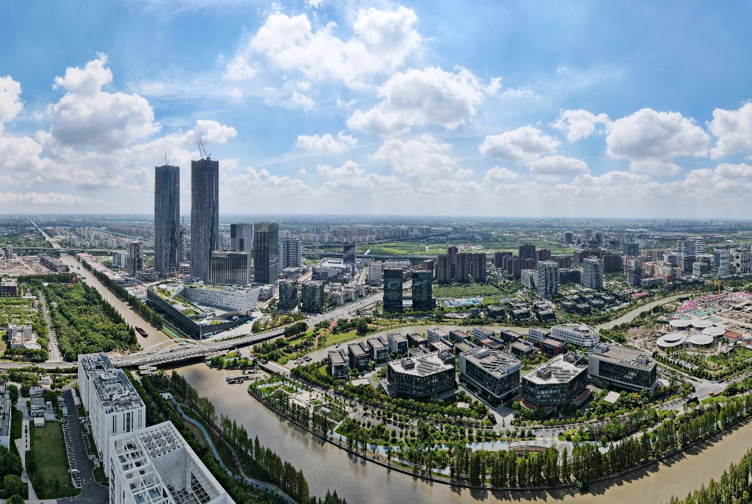  中國釋放進(jìn)一步開放善意 全球大佬們?cè)谥袊蟻肀蓖Σ煌? title=